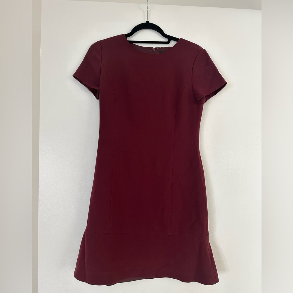 Theory burgundy short sleeve dress in excellent condition size 2